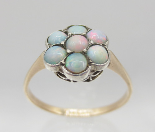Anello in oro e opale.