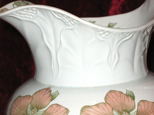 Service of toilet in earthenware of Sarreguemines period end 19th decorated with flowers of bindweed