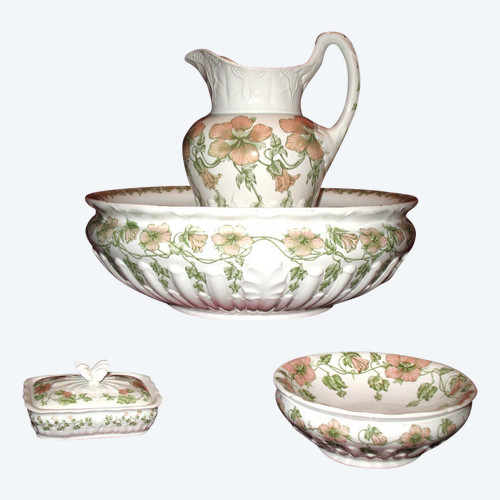 Service of toilet in earthenware of Sarreguemines period end 19th decorated with flowers of bindweed