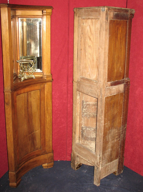 Paire d'encoignures époque Art Nouveau en bois fruitier