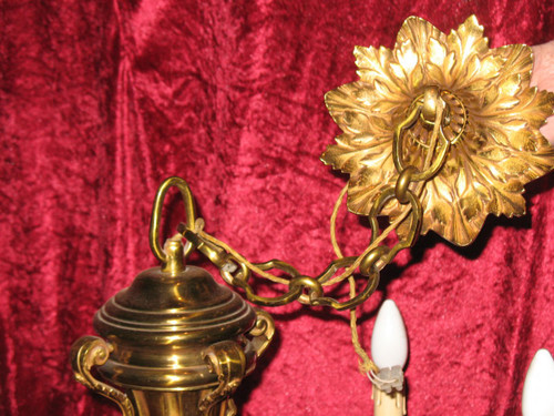Kronleuchter im Stil Louis XIV aus vergoldeter Bronze mit 8 Lichtern Epoche 20.