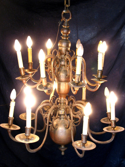 Grande lampadario olandese in bronzo e ottone dell'inizio del XIX secolo con 16 bracci di luce