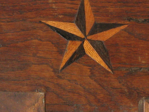 Boiserie en châtaignier à 2 portes avec son encadrement Origine Périgord époque 19ème