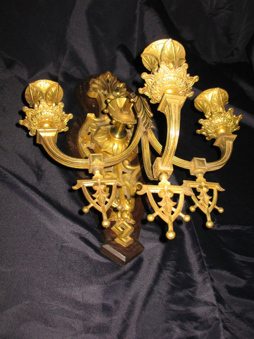 Grande applique in bronzo in stile gotico del XIX secolo con 3 bracci di luce