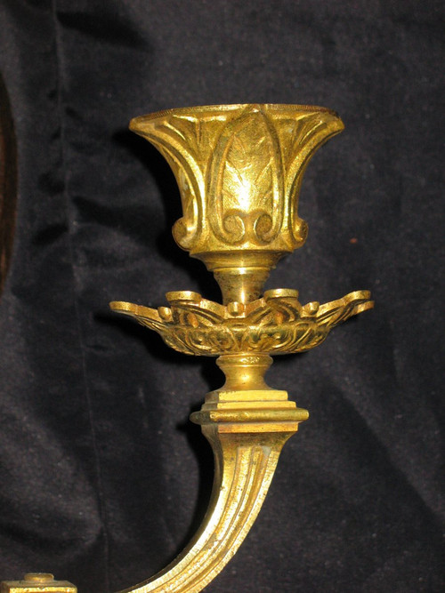 Grande applique in bronzo in stile gotico del XIX secolo con 3 bracci di luce
