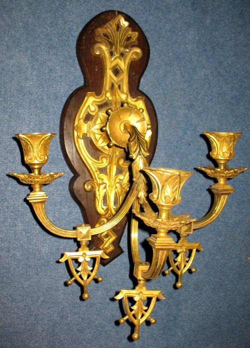 Grande applique in bronzo in stile gotico del XIX secolo con 3 bracci di luce