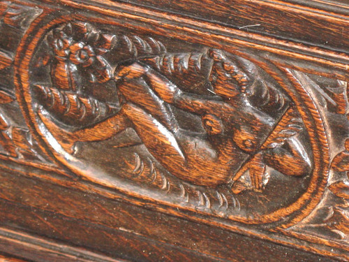 Coffre de mariage en chêne sculpté origine Normandie époque 17ème