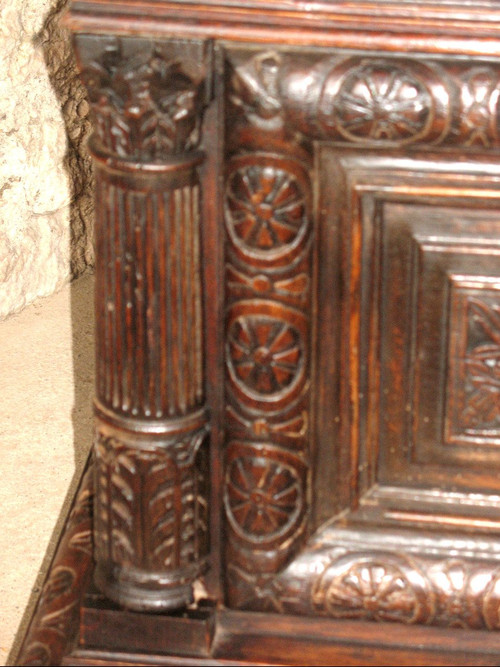 Coffre de mariage en chêne sculpté origine Normandie époque 17ème