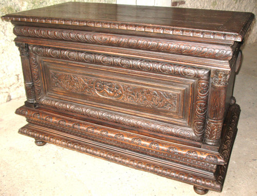 Coffre de mariage en chêne sculpté origine Normandie époque 17ème