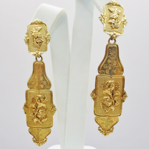 Orecchini d'oro, 1830 circa.
