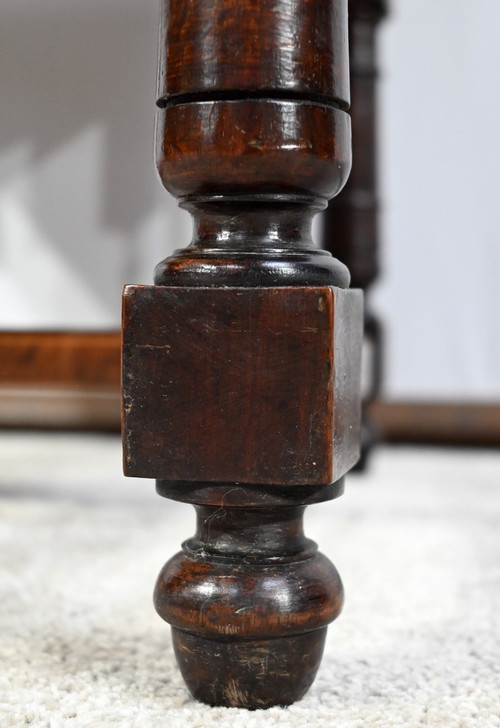 Poltrona in noce, detta Bout de Table, stile rinascimentale - Fine XIX secolo