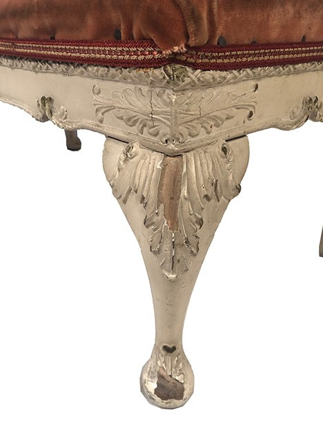Piccola panca in legno laccato crema in stile rococò, metà del XX secolo