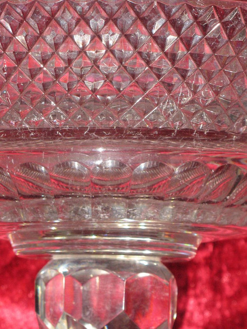 Grande coupe sur pied centre de table en cristal taillé de Baccarat époque fin 19ème