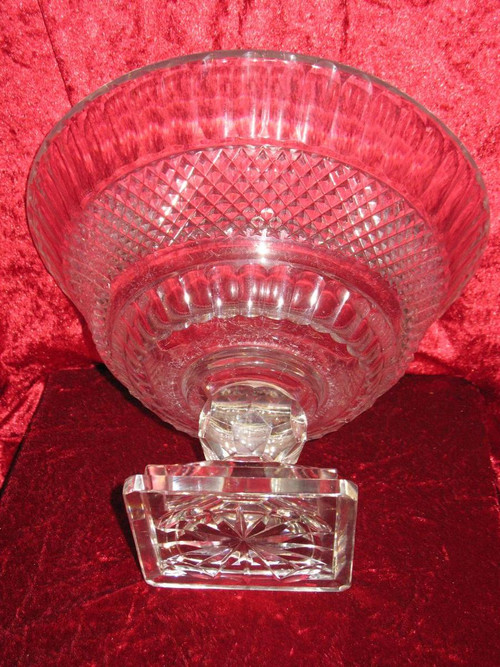 Grande coupe sur pied centre de table en cristal taillé de Baccarat époque fin 19ème