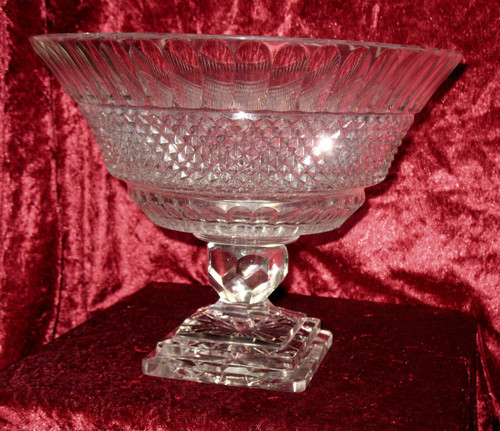 Grande coupe sur pied centre de table en cristal taillé de Baccarat époque fin 19ème