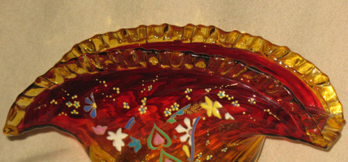 Coupe en forme d'éventail en verre émaillé époque 19ème