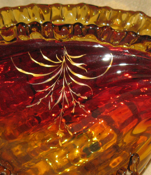 Coupe en forme d'éventail en verre émaillé époque 19ème