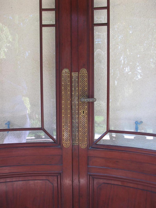 Pair of curved doors in solid Cuban mahogany with 19th century glass top