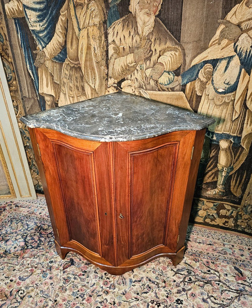 Mobile d'angolo in noce del XIX secolo