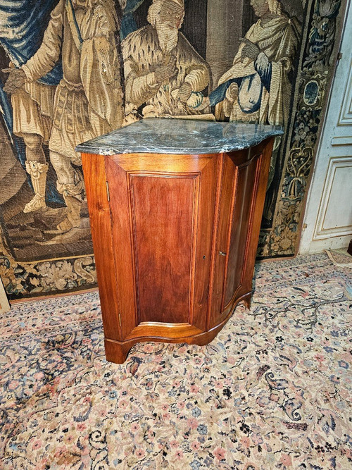 Mobile d'angolo in noce del XIX secolo