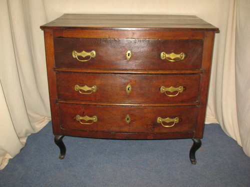 Commode bombée en chêne époque  18ème