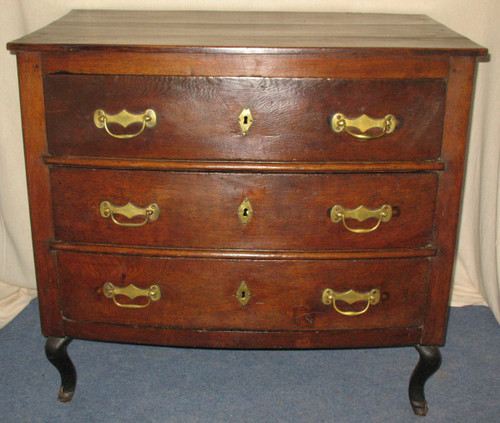 Commode bombée en chêne époque  18ème