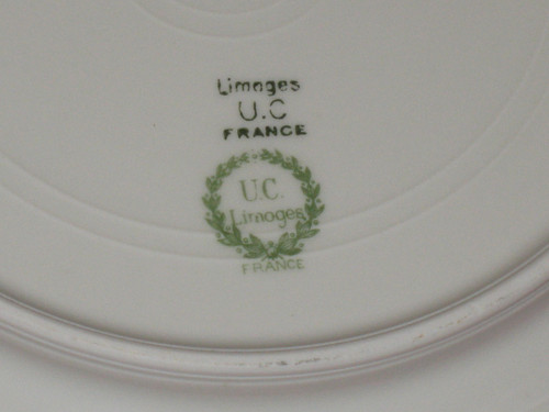 Tafelservice aus Limoges-Porzellan mit Blumendekor, 101 Teile, Louis XVI-Stil, 20. Jahrhundert