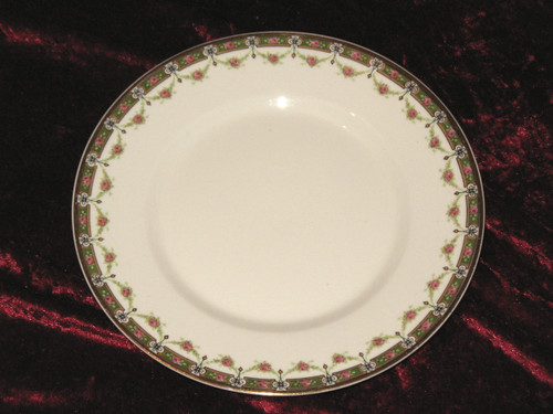 Tafelservice aus Limoges-Porzellan mit Blumendekor, 101 Teile, Louis XVI-Stil, 20. Jahrhundert