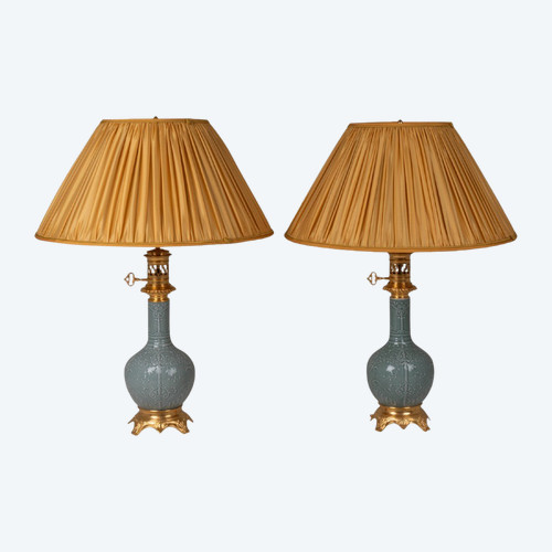 Coppia di lampade in porcellana celeste e bronzo, 1880 circa, LS5543798A