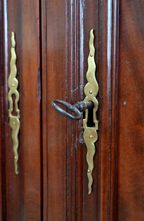Exceptional Scriban Chest of Drawers from Port Nantais in Cuban Mahogany – 1750