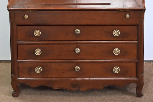 Exceptional Scriban Chest of Drawers from Port Nantais in Cuban Mahogany – 1750