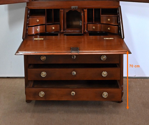 Exceptional Scriban Chest of Drawers from Port Nantais in Cuban Mahogany – 1750