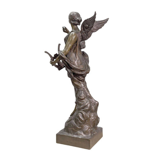 "ispirazione" Grande bronzo di giovane donna alata di Pierre Etienne Daniel Campagne.