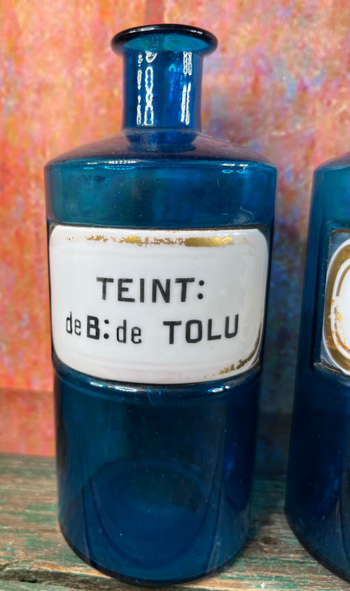 Set mit 4 alten blauen Apothekenflaschen um 1860