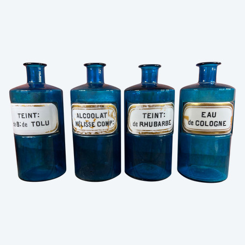 Ensemble de 4 anciennes bouteilles bleues pharmacie c1860