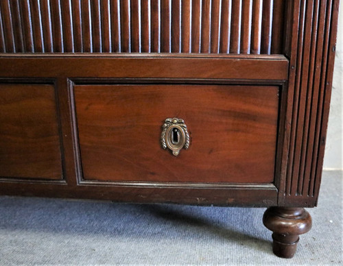 Großer Aktenschrank mit Vorhängen, Mahagoni, Marmorplatte, Louis XVI-Zeit