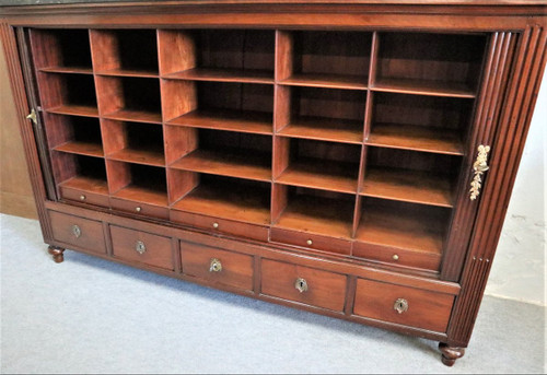 Großer Aktenschrank mit Vorhängen, Mahagoni, Marmorplatte, Louis XVI-Zeit