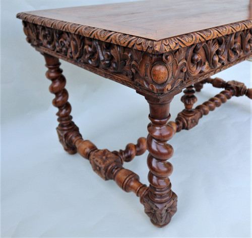 Grande Table De Milieu En Chêne Sculpté De Style Louis XIII