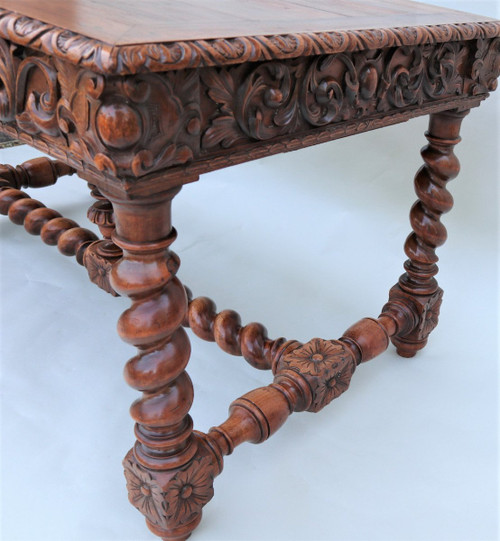 Grande Table De Milieu En Chêne Sculpté De Style Louis XIII