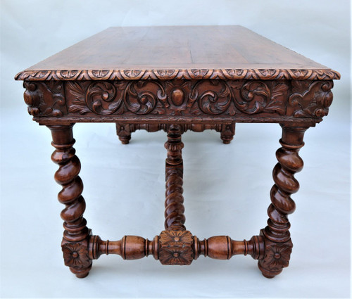 Grande Table De Milieu En Chêne Sculpté De Style Louis XIII
