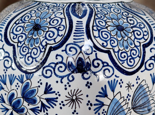 Pair of Delft-style earthenware vases - Late 19th century