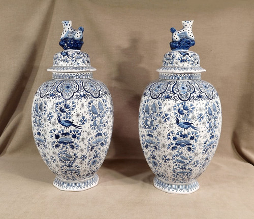 Pair of Delft-style earthenware vases - Late 19th century