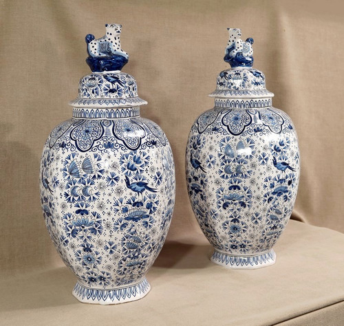Pair of Delft-style earthenware vases - Late 19th century