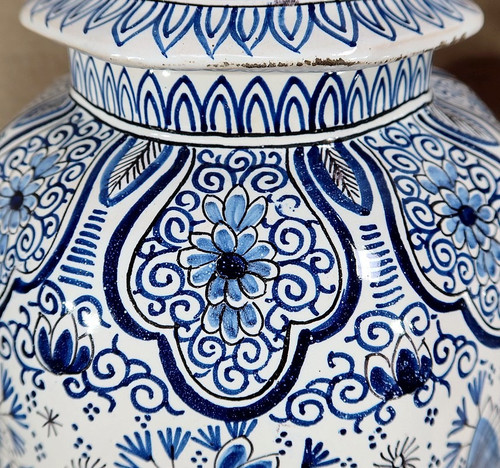 Pair of Delft-style earthenware vases - Late 19th century