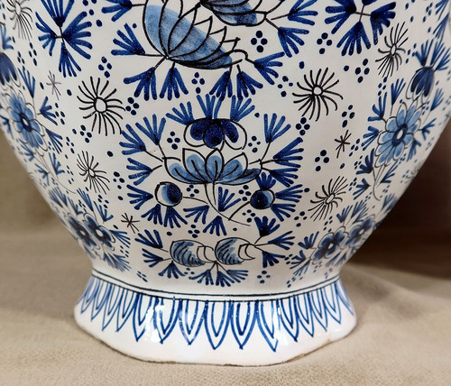 Pair of Delft-style earthenware vases - Late 19th century