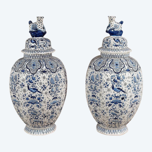 Pair of Delft-style earthenware vases - Late 19th century