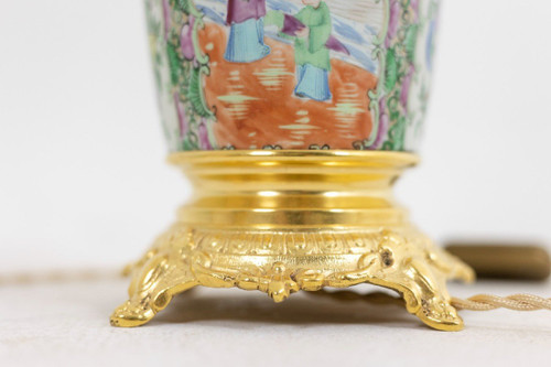 Paire De Lampes En Porcelaine De Canton Et Bronze Doré, Circa 1880, LS4849553A