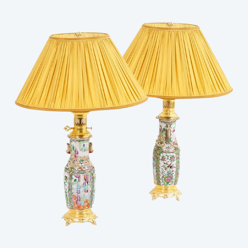 Paire De Lampes En Porcelaine De Canton Et Bronze Doré, Circa 1880, LS4849553A