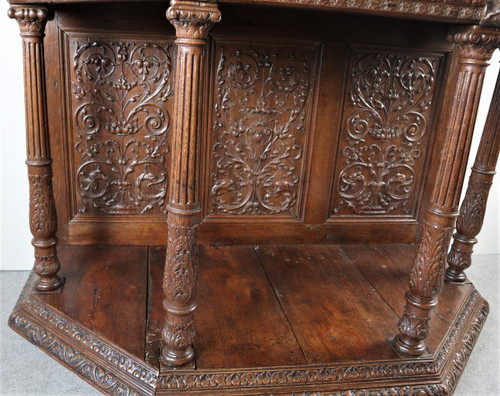 Dressoir En Chêne Sculpté De Style Renaissance