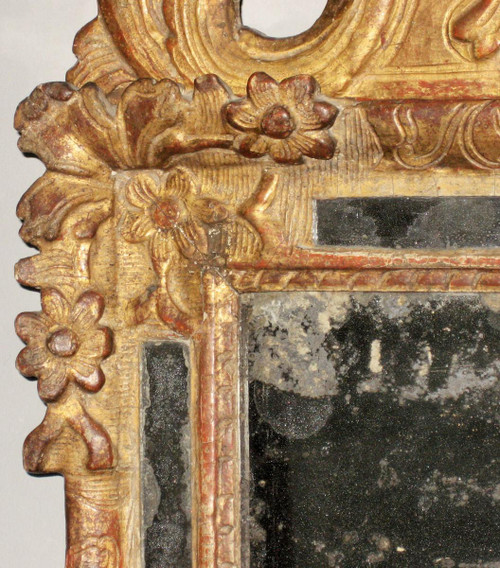 Specchiera Con Parechiusure Sormontata Da Frontone, Legno Dorato, Epoca Luigi XIV
